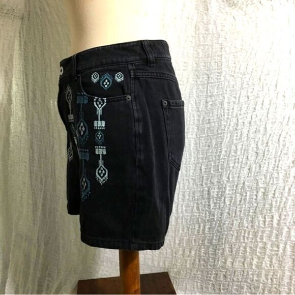 INC DENIM Embroidered Black Shorts Size 8 - Picture 3 of 7